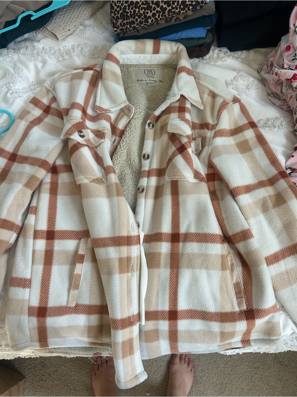 Sage medium Women’s Cream & Tan Plaid Fleece Shacket